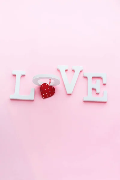 Word love white volume letters on pink background — Stock Photo, Image