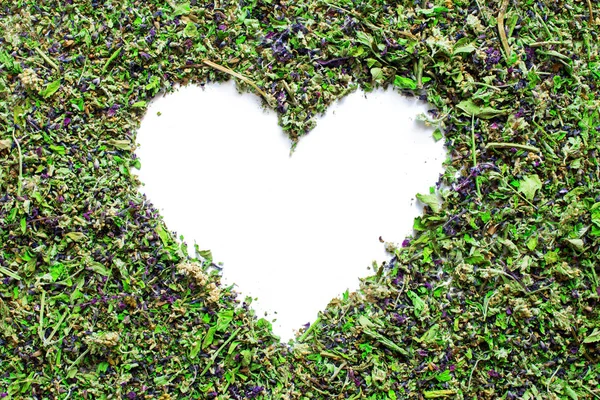 Gröna hjärta torkat upp örten salvia och mynta blad — Stockfoto
