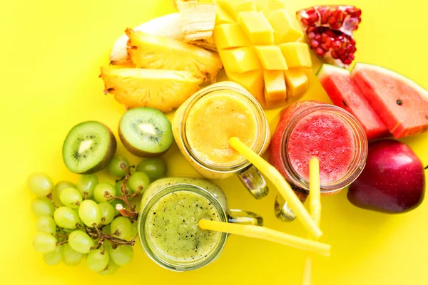 Juices smoothie red green yellow Tropical fruits — Stock Photo, Image