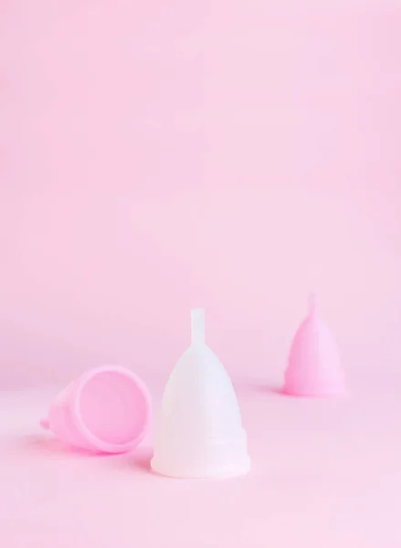 Menstrual cup on pink background. Alternative product — Stock Photo, Image