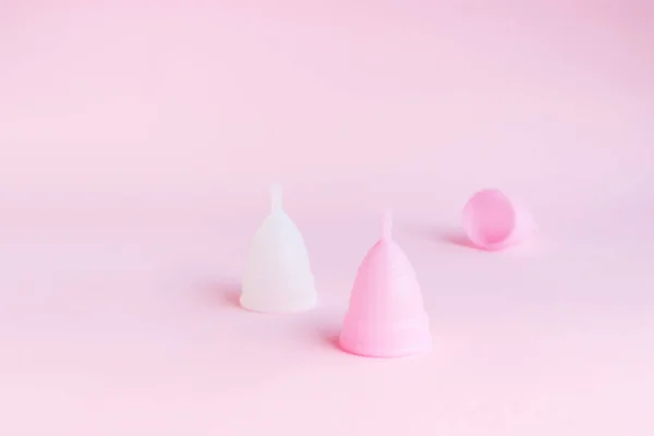 Menstrual cup on pink background. Alternative product — Stock Photo, Image