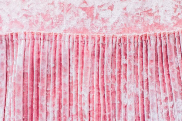 Элегантная женская одежда из розового бархата — стоковое фото