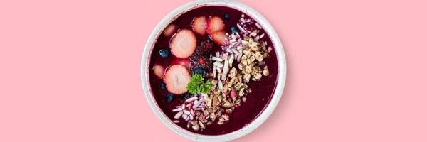 Strawberry smoothie bowl grain nut fresh fruit — Stock Photo, Image