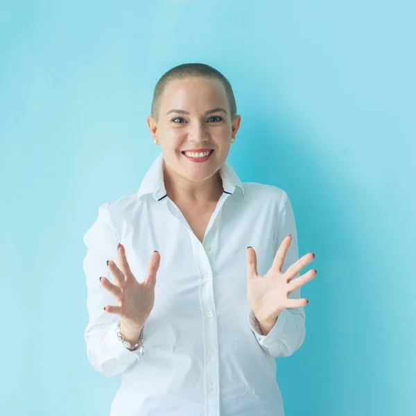 Porträt selbstbewusst glücklich junge Frau menschliche Emotion — Stockfoto