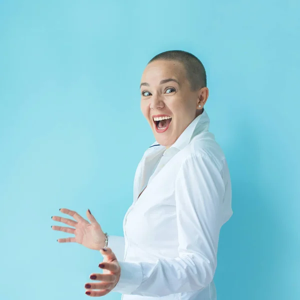 Retrato confiado feliz joven mujer Emoción humana — Foto de Stock