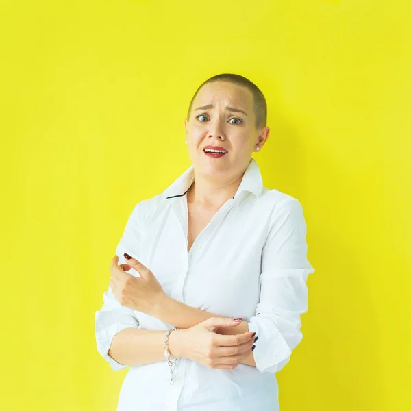 Retrato confiado feliz joven mujer Emoción humana —  Fotos de Stock