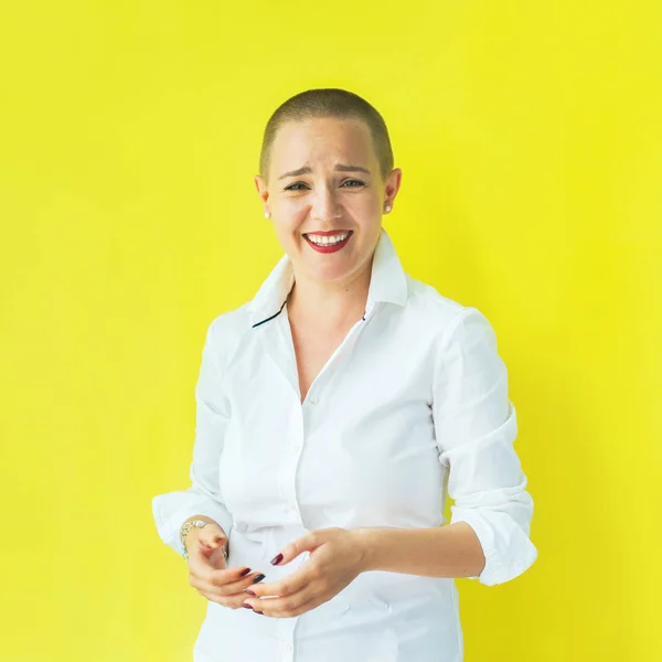 Retrato confiado feliz joven mujer Emoción humana — Foto de Stock