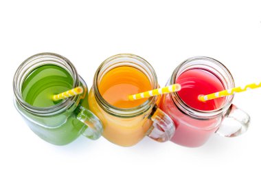 Kavanozda taze mor yeşil sarı turuncu kırmızı