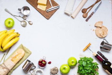 Piknik hazırlık seti gıda ekmek baget içecek