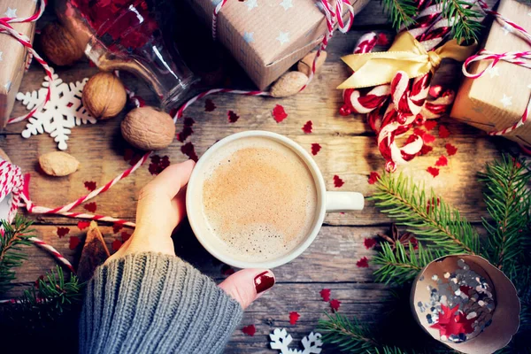Горячий Рождественский Напиток Какао Шоколад Кофе Маленькой Чашке Подарками Коробки — стоковое фото