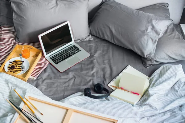 Working Home Office Place Mess Grey Bed Online Distance Education — Stock Photo, Image