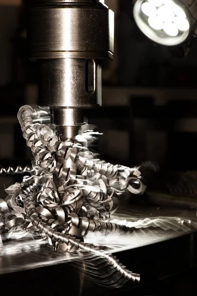 Agujeros de perforación en metal en equipos industriales Imagen de archivo