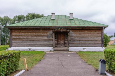 İlköğretim yer okulu (çalışmıyor). Konstantinovo köyü