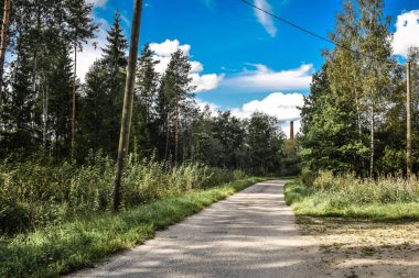 Bir yere çıkan yol.