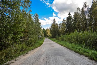 Bir yere çıkan yol.