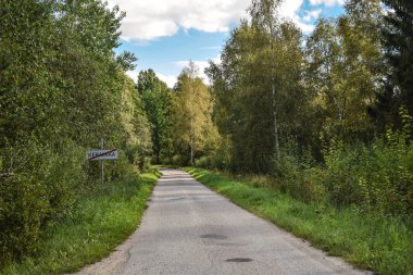 Bir yere çıkan yol.