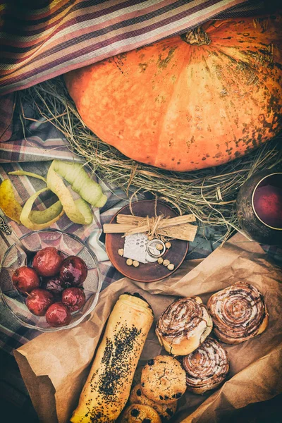 Halloween Table Lies Pumpkin Sweets Apples Caramel View Stylize Old — Stock Photo, Image