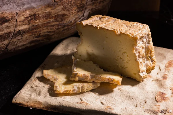 Appetitoso Fette Formaggio Artigianale Fattoria Sulle Tavole — Foto Stock