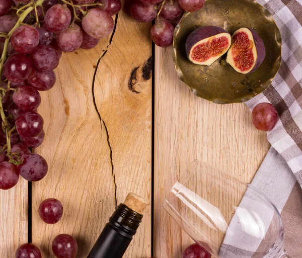 Flat Thunderstorm Red Grapes Bottle Wine Glass Figs — Stock Photo, Image