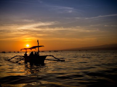 balıkçı anda günbatımı üzerinde bir görünüm