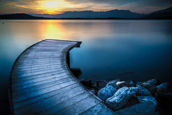 Holzbrücke Auf Einem See — Stockfoto