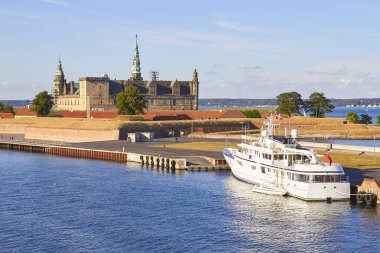 Feribot İskelesi, Kronborg Kalesi'ne backgroung, Danmark, Avrupa, yarış komitesi botu