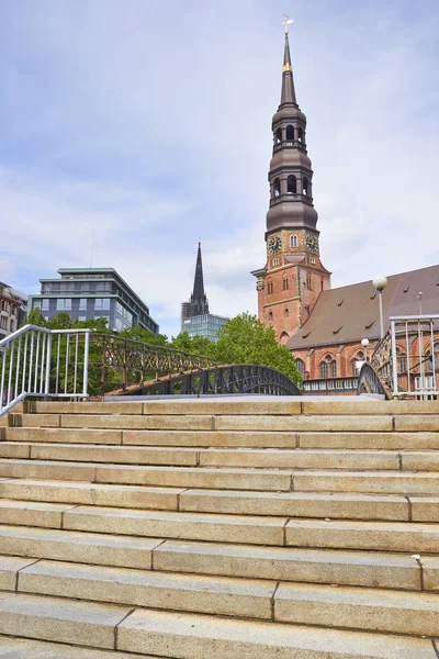 Steps against the beautiful old church in Speicherstadt — Stock Photo, Image