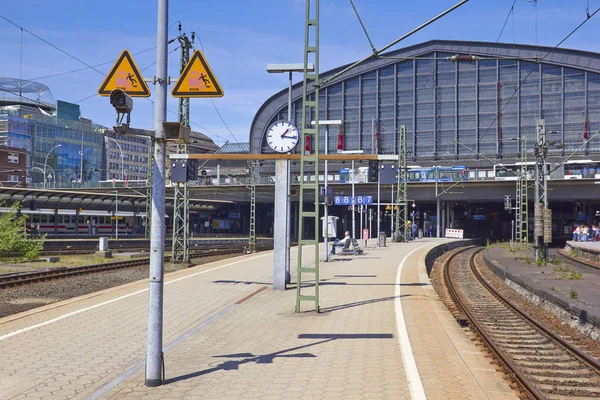 Platforma na dworcu kolejowym w Hamburgu — Zdjęcie stockowe