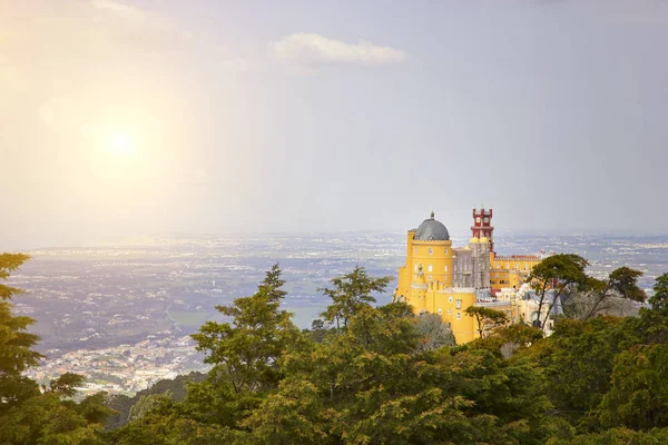 National Palace av Pena på sunset view. Portugal — Stockfoto