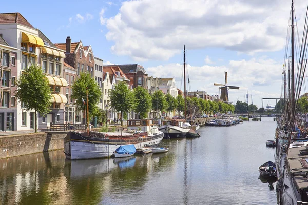 Water channel in Rotterdam — Stock Photo, Image