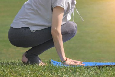 Pratik yoga, egzersiz için hazırlama kadın