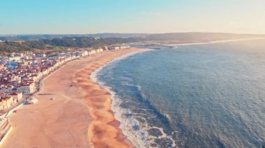 Sörf yapmak için Silver Coast 'taki Nazi deniz kıyısındaki tatil beldelerine..