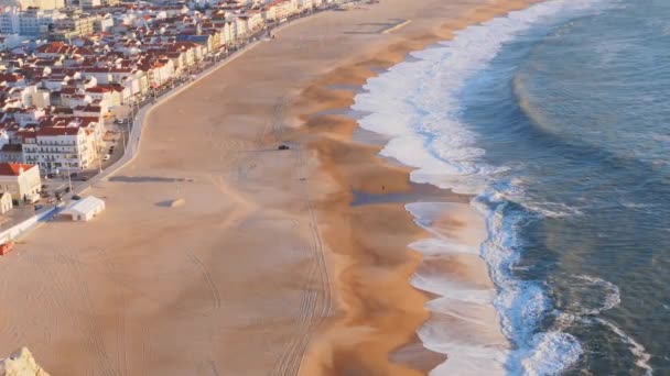 Nazare seaside, Vista superior de la ciudad, costa portuguesa hermosa — Vídeo de stock