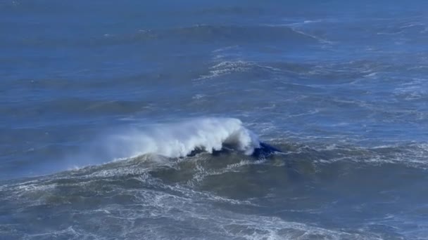 Atlantische Oceaan Golven, Portugese kust — Stockvideo