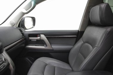 Araba, sandalye koltuk başlığı ile yolcu koltuğunda