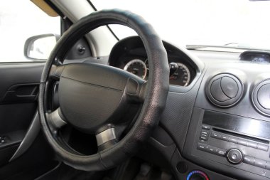 Araba kontrol panelinde basit direksiyon simidi