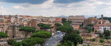 Roma, Colosseum, via Fori Imperiali Panoraması