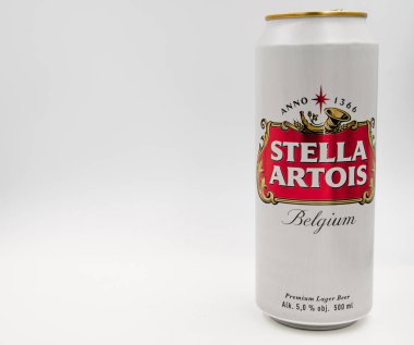 Beyaz büyük Belçika bira - Stella Artois - beyaz arka plan üzerinde olabilir.