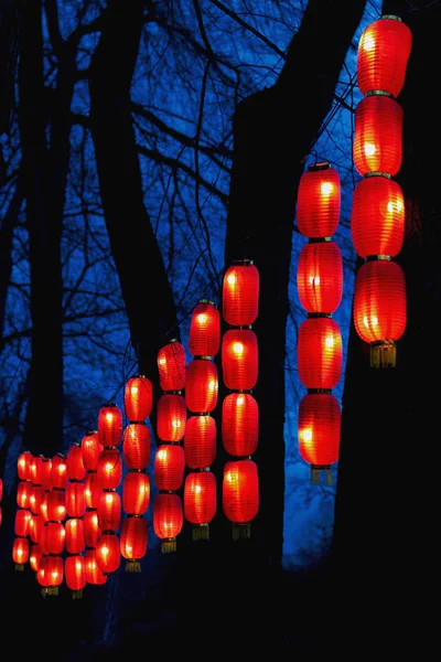 新的中国红灯笼花环 — 图库照片