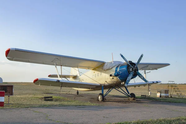 Retro eski uçak — Stok fotoğraf