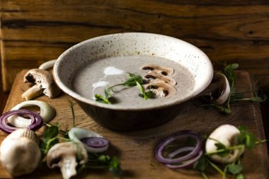 Mantar kremalı çorba.