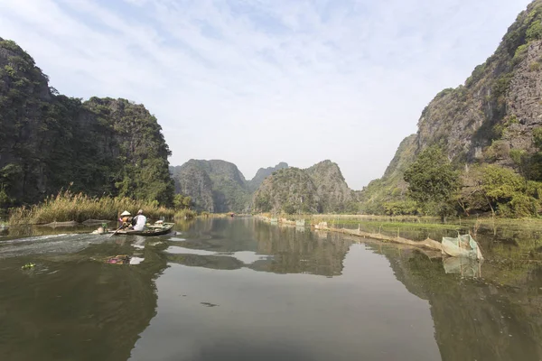Ninh Binh Vietnam Décembre 2016 Touristes Voyageant Bateau Long Fleuve — Photo