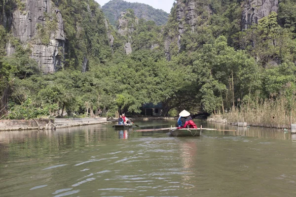 Ninh Binh Vietnam Dezember 2016 Touristen Die Boot Auf Dem — Stockfoto