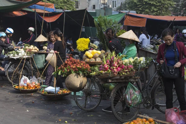 Ханой Вьентам Января 2017 Года Уличный Торговец Ханое Вьетнам — стоковое фото