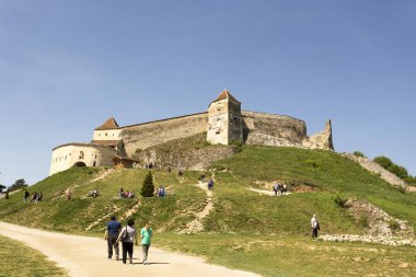 Merkezine, Romanya - 28 Nisan 2018: Kalede bir güneşli bahar günü merkezine