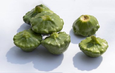 pattipan sebze yakın çekim beyaz arka plan üzerinde