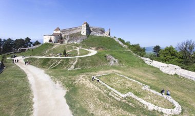 Merkezine, Romanya - 28 Nisan 2018: Kalede bir güneşli bahar günü merkezine