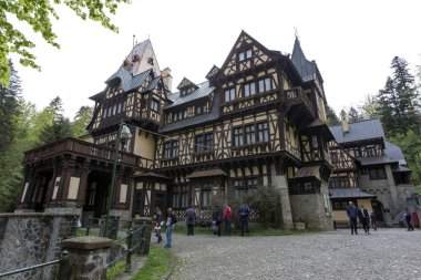 Sinaia, Romanya - 27 Nisan 2018: Sinaia 'daki Peles kalesi