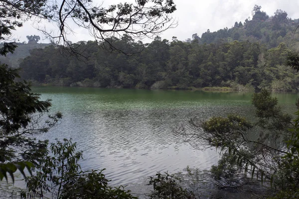 Un lac de soufre à Giava — Photo