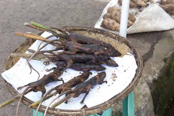 Rats cooked at market in Tomohon — Stock Photo, Image